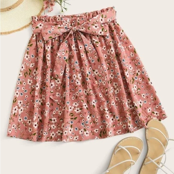 Dresses & Skirts - 🏷️ 4/$25 Ditsy Floral Print Stretchy Waist Paperbag Mini Skirt